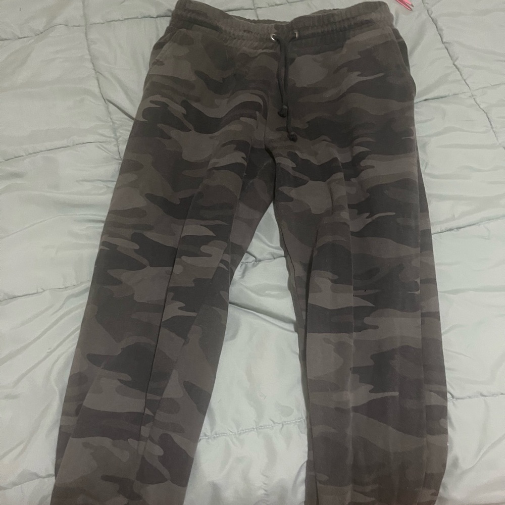 Camo sweat pants woman cute